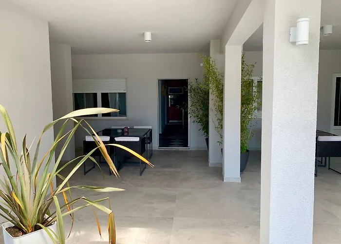 Deluxe Suites Mandic