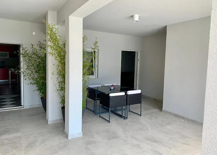 Deluxe Suites Mandic